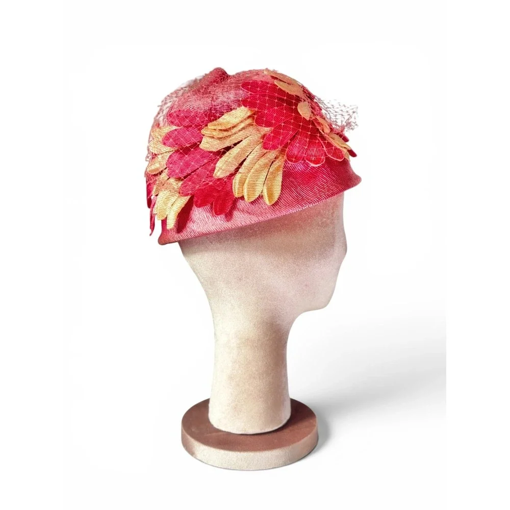 1960'S Vintage Pink and Champagne Petal Cloche Stye Statement Hat with‎ Netting